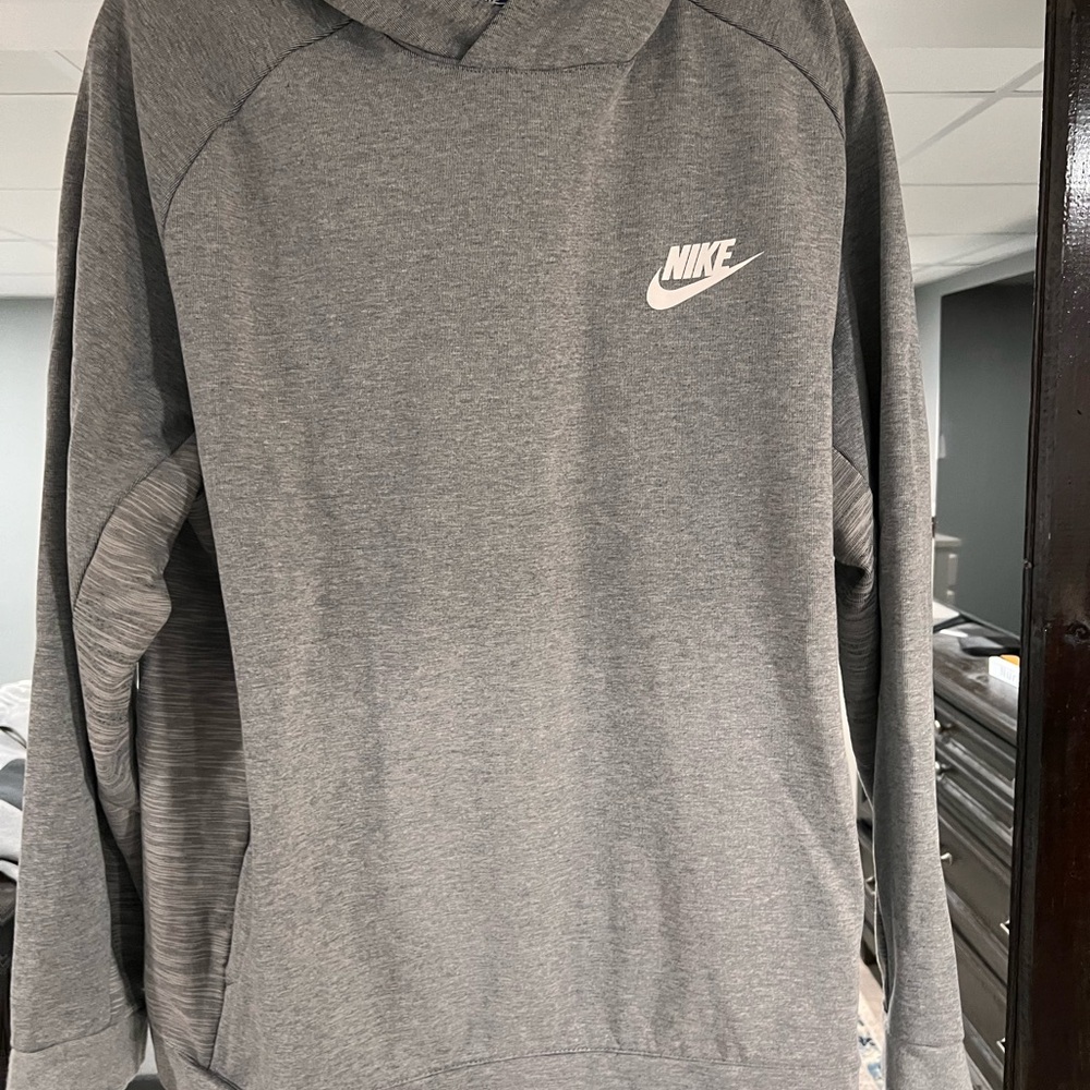 Nike Men's Gray Hoodie Sweater